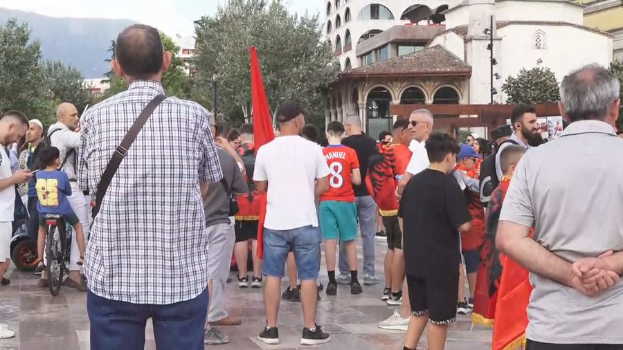 Protesta e 12-të kundër qeverisë së Edi Ramës: Qytetarët kërkojnë ndryshime
