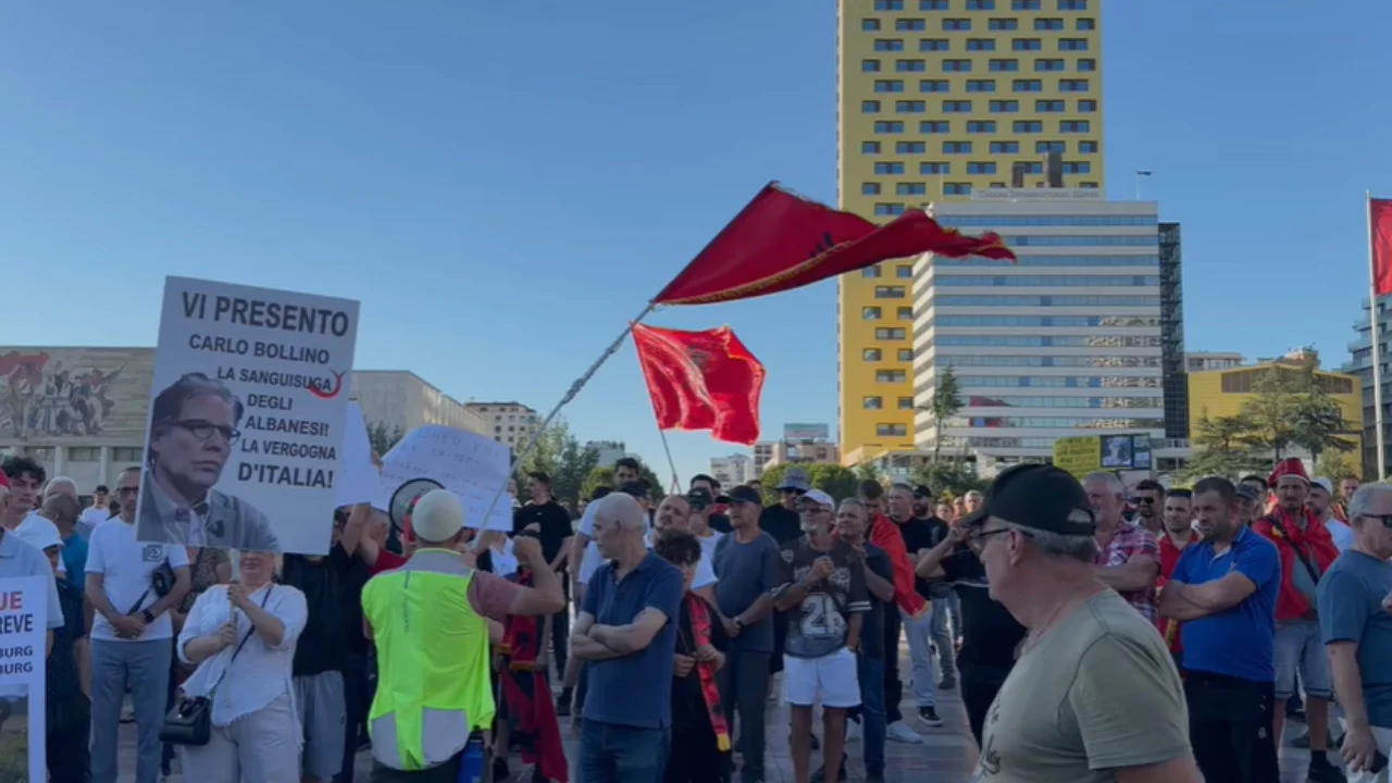 Protesta e 13-të në Prishtinë: Marshimi drejt Kryeministrisë

