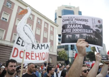 Dita e 15 e protestës,qytetarët: Nëse duhet ta rrethojmë Kryeministrinë, do ta bëjmë