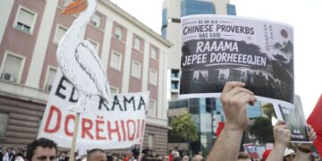 Dita e 15 e protestës,qytetarët: Nëse duhet ta rrethojmë Kryeministrinë, do ta bëjmë