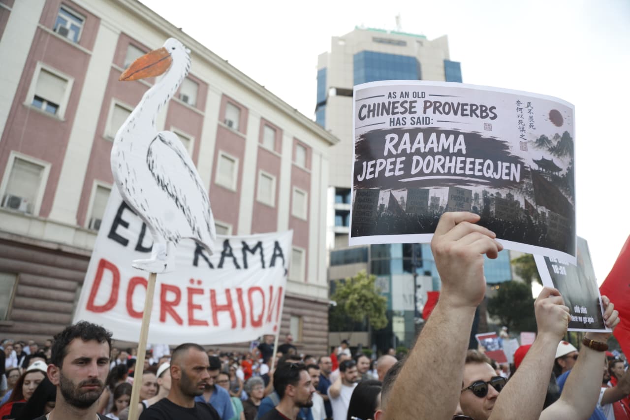 Dita e 15 e protestës qytetarët  Nëse duhet ta rrethojmë Kryeministrinë  do ta bëjmë