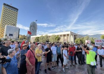 Dita e 17-të e protestës në Tiranë, nga nesër ndryshon orari i tubimit