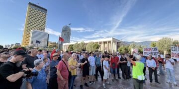 Dita e 17-të e protestës në Tiranë, nga nesër ndryshon orari i tubimit