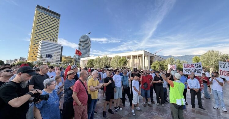 Dita e 17-të e protestës në Tiranë, nga nesër ndryshon orari i tubimit