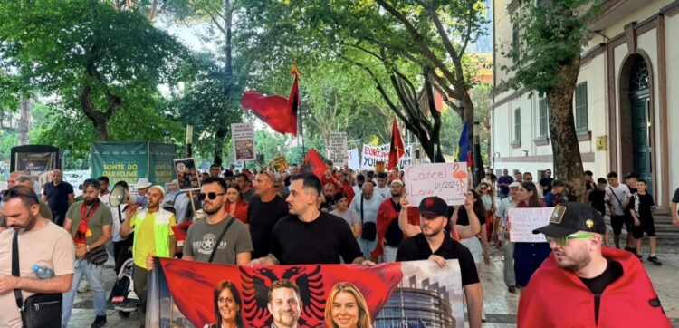 Dita e 19-të e protestës/ Nga Kuvendi te PD dhe marshim drejt Kryeministrisë