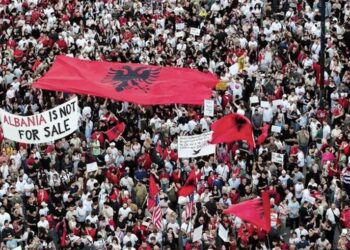 Dita e 20-të e protestës në Tiranë: Nesër vjen mërgata