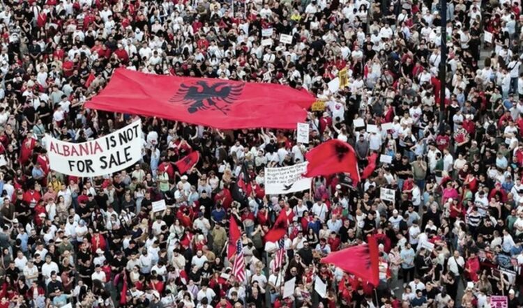 Dita e 20-të e protestës në Tiranë: Nesër vjen mërgata