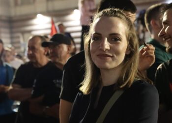 Pas dorëheqjes nga grupi i PS-së, deputetja Marjana Koçeku i bashkohet protestës