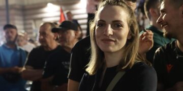 Pas dorëheqjes nga grupi i PS-së, deputetja Marjana Koçeku i bashkohet protestës
