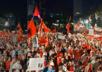 Pas rrethimit të Kryeministrisë protestuesit vijojnë të qëndrojnë në bulevard