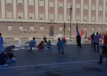 Dita e 21-të e tubimit, një grup protestuesish qëndruan edhe gjatë natës