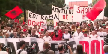 Dita e 25-të, nis protesta e qytetarëve