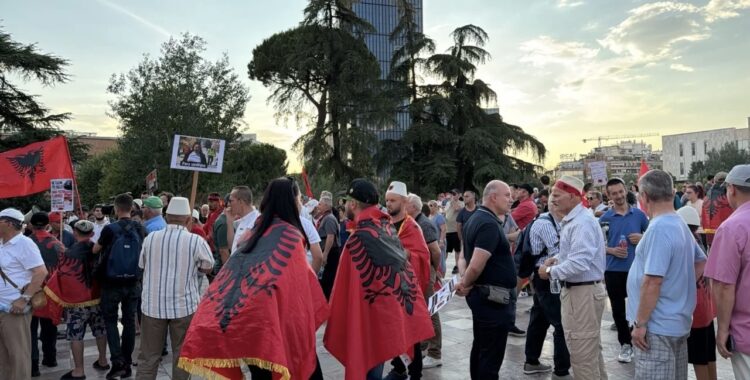 Dita e 26-të, nis protesta e qytetarëve