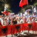 “Çohuni nga kafja”, protestuesit marshojnë në rrugët e Tiranës