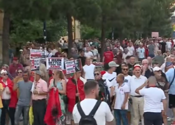 Nis dita e 29-të e protestës, qytetarët mblidhen para Kryeministrisë