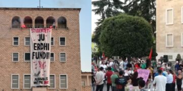 Dita e 30 e protestës/ Një grup protestuesish futen te Politekniku, arsyeja