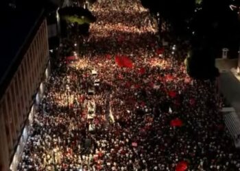 “Rama jep dorëheqje”, shtohet numri i qytetarëve në protestën para Kryeministrisë