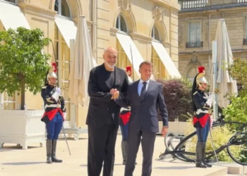 Rama mbërrin në Pallatin Elysee, i ftuar nga Presidenti Macron