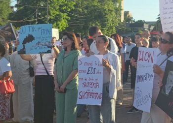 Zvërneci/ Protestojnë edhe qytetarët në Elbasan