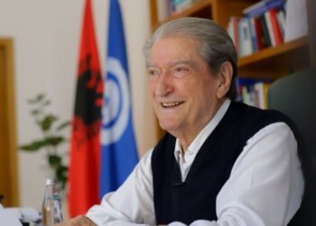 Protestën e bëjnë qytetarët, Berisha nga selia e PD:  Po afron fundi regjimit “Rama”
