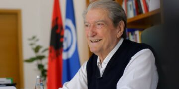 Protestën e bëjnë qytetarët, Berisha nga selia e PD:  Po afron fundi regjimit “Rama”