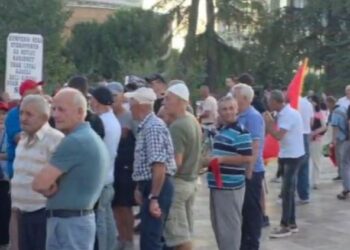 Protesta e 30-të në Tiranë, kërkohet largimi i Ramës e Berishës nga skena politike