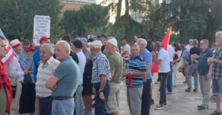 Protesta e 30-të në Tiranë, kërkohet largimi i Ramës e Berishës nga skena politike
