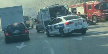 Aksident në Kaninë, një viktimë dhe tre të plagosur