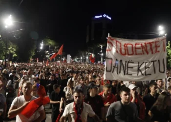 Bllokimi i rrugëve në Tiranë gjatë tubimit, policia procedon 16 protestues