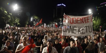 Bllokimi i rrugëve në Tiranë gjatë tubimit, policia procedon 16 protestues
