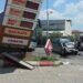 Elbasan, autobusi me nxënës përplaset me tabelën e një karburanti dhe një automjet