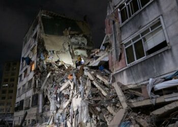 Rritet në mbi 1 mijë e 400 numri i të vdekurve nga tërmeti në Venezuelë