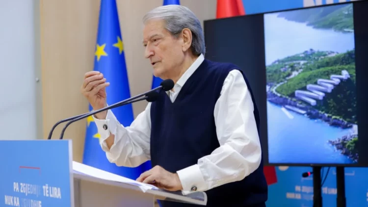 Protestuesit te selia e PD, Berisha: Provokacion i vogël