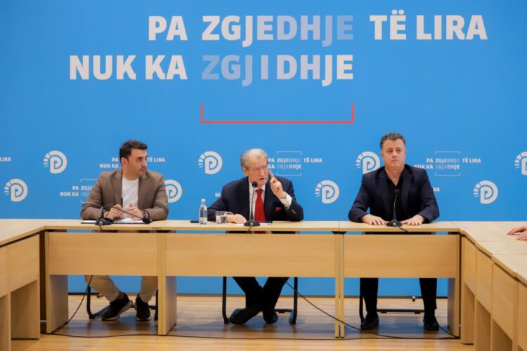 PD mbështet pa flamur kërkesat, Berisha: Ndërkombëtarët të ndihmojnë protestuesit