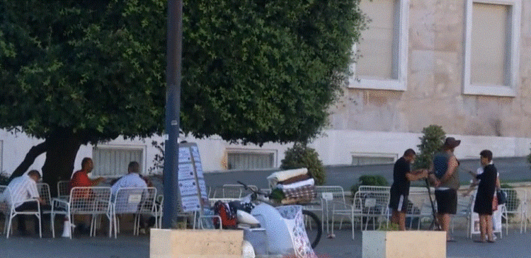 “Rama jepe dorëheqjen”, protestuesit e kalojnë natën para Kryeministrisë