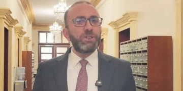 PD dorëzon në Kuvend kërkesën për shfuqizimin e 4 ligjve