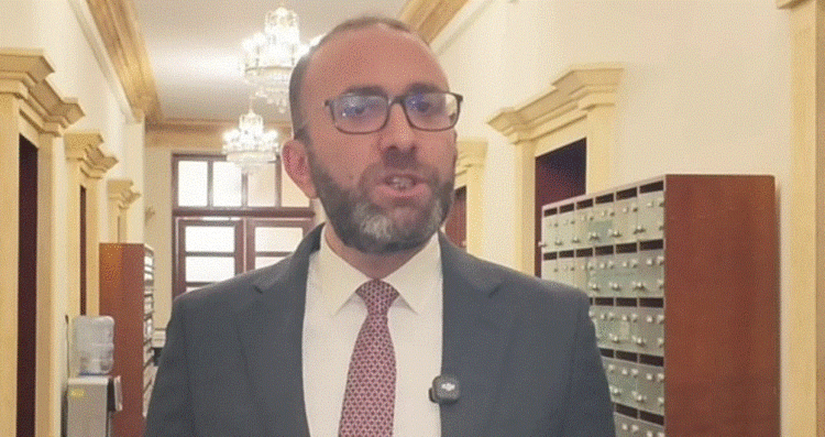 PD dorëzon në Kuvend kërkesën për shfuqizimin e 4 ligjve