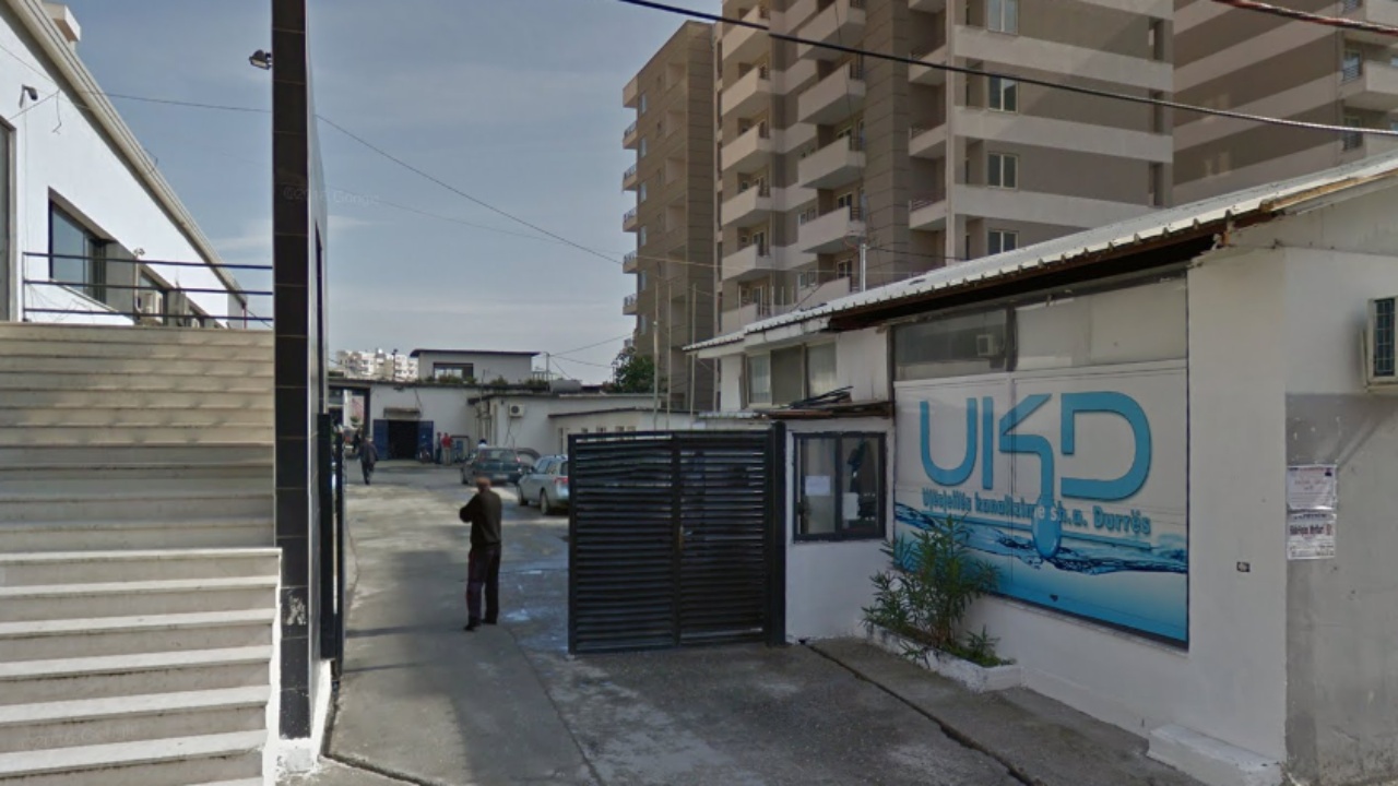 Autoritetet njoftojnë ndërprerjen e furnizimit me ujë në Durrës  arsyeja