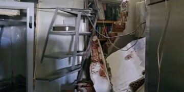 Rrëshqitja e dheut rrezikon pallatin në Durrës, evakuohen banorët