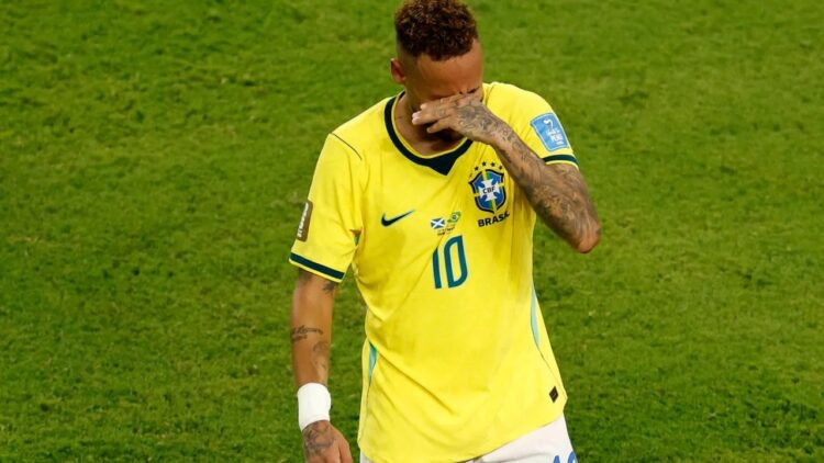 I gjithë stadiumi në këmbë, momenti kur Neymar rikthehet në fushë me Brazilin