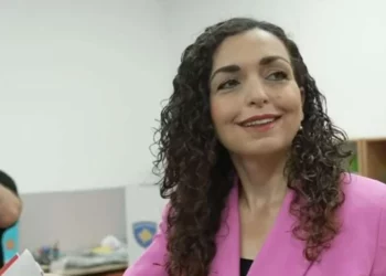 Vjosa Osmani voton, mesazh qytetarëve: Shfrytëzojeni të drejtën demokratike