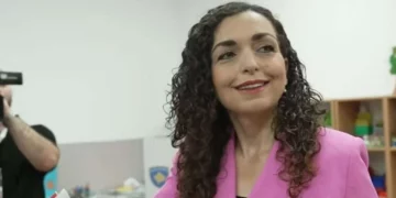 Vjosa Osmani voton, mesazh qytetarëve: Shfrytëzojeni të drejtën demokratike