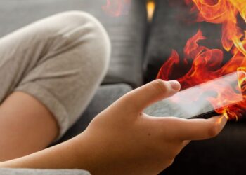Temperaturat e larta, ekspertët: Kujdes telefonat celularë, rrezik për bateritë