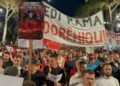 “Bashkohuni me ne”, protestuesit marshojnë në rrugët e Tiranë