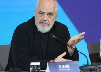 Zvërneci/ Protestuesit i kërkojnë dorëheqjen, reagon sërish Rama