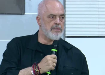 “Po kur thonë 5 kushte”, Rama ironizon protestuesit: Nëse jap dorëheqjen, si do…