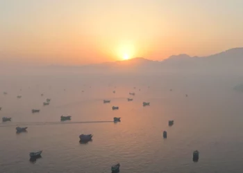 Evakuohen 2,500 marinarë nga Ngushtica e Hormuzit