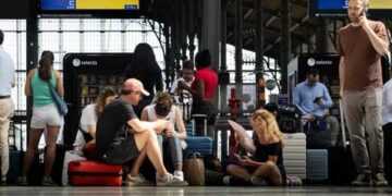 Temperaturat ekstreme paralizojnë Londrën dhe rrjetin hekurudhor