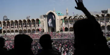 Iran, nis zyrtarisht ceremonia 6-ditore e varrimit të Khameneit