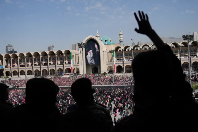Iran, nis zyrtarisht ceremonia 6-ditore e varrimit të Khameneit